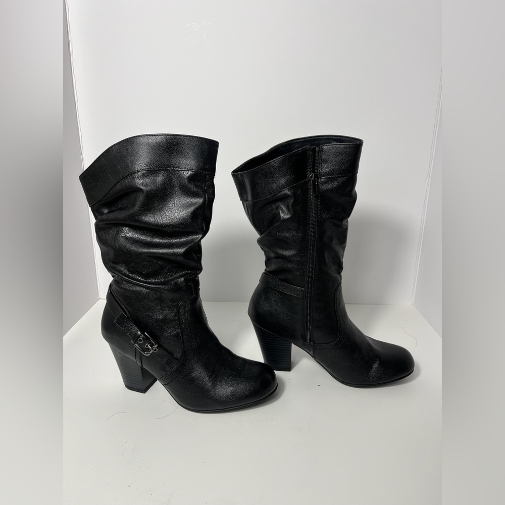 Black heeled boots